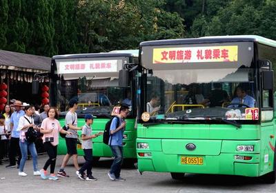 “十一 ”黄金周溪口景区掀起旅游“巨浪”